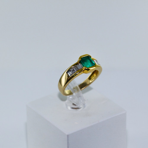 Bague émeraude et diamants