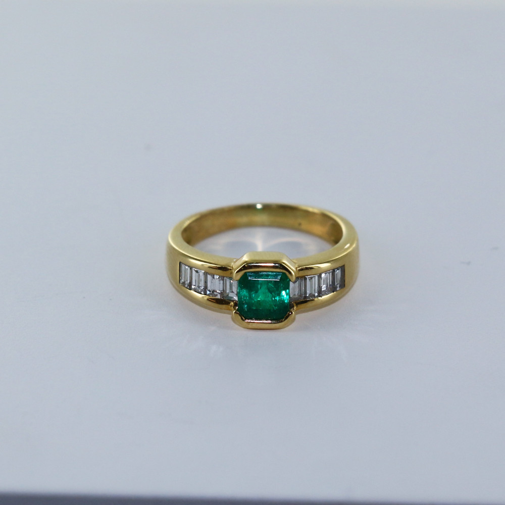 Bague émeraude et diamants