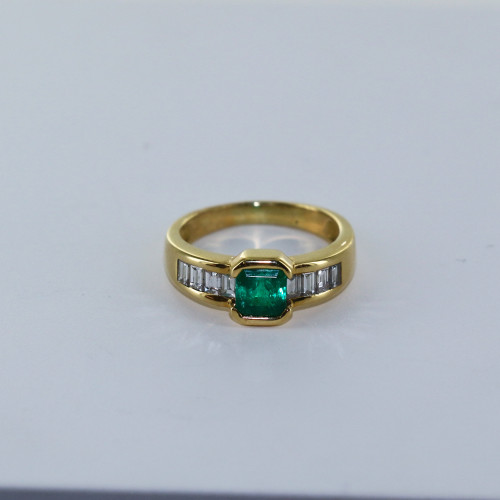 Bague émeraude et diamants